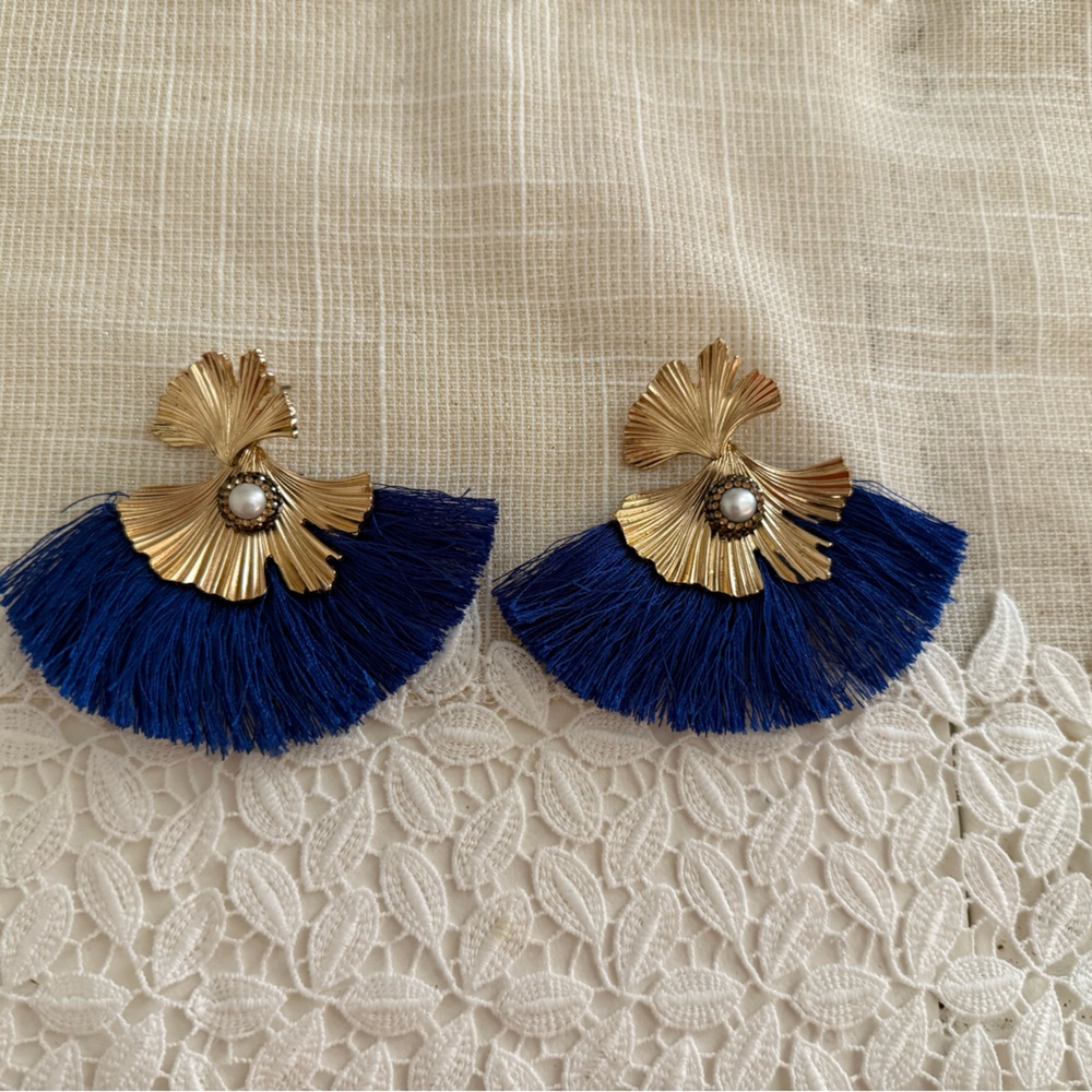 Elegant Blue and Gold Fan Earrings